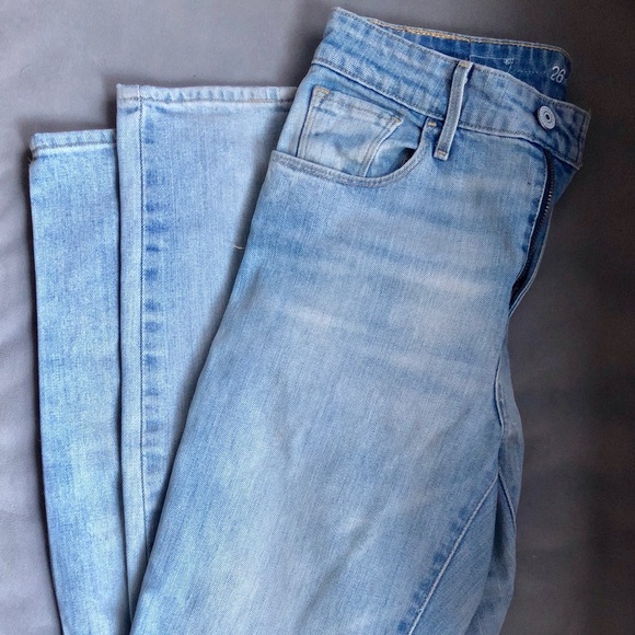 SOLD Levi's - High Rise, Skinny Jeans - Picture 3 of 6